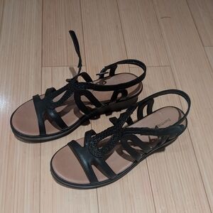 BareTraps Black and Tan Sandals